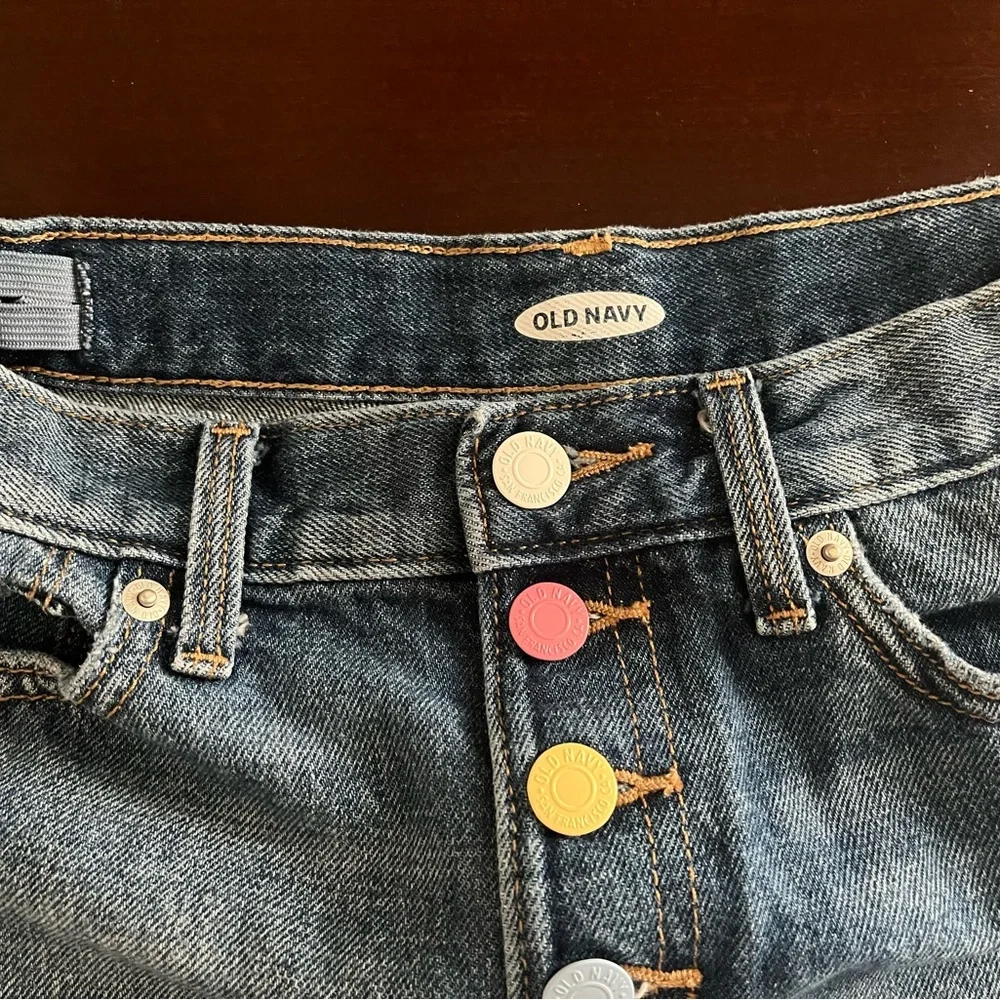 Old Navy button fly girls jean shorts with colorful buttons. EUC